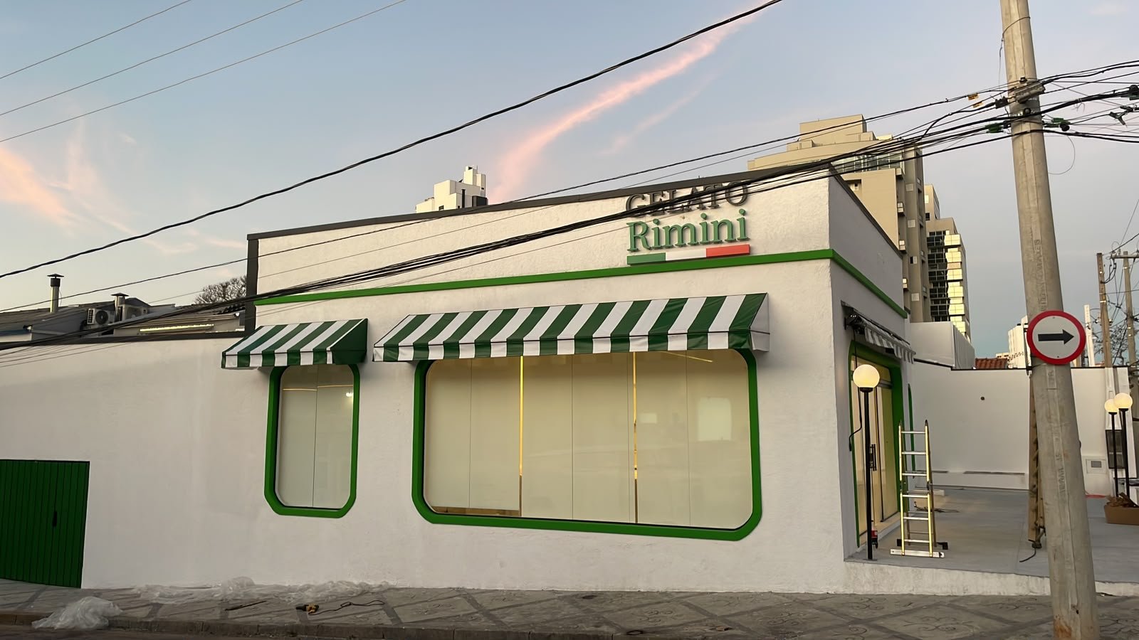 Fachada Comercial